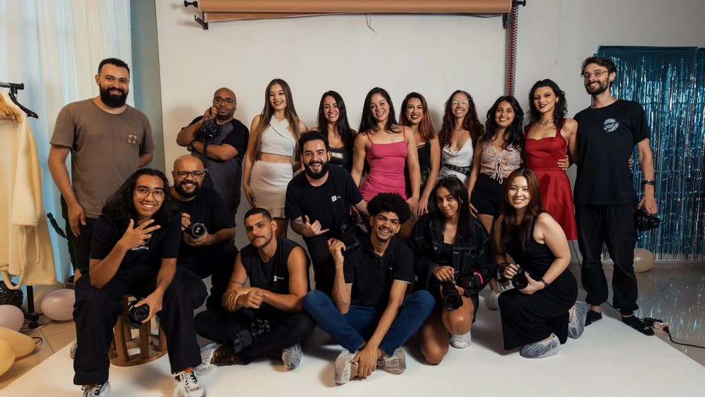 Time corporativo brasileiro em sessão de aprendizagem mediada por facilitadora.